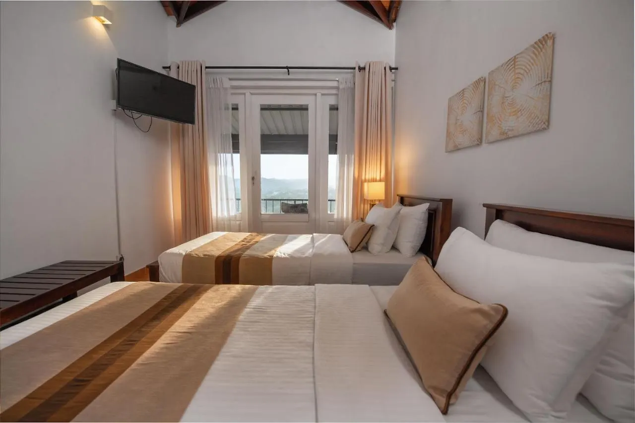 מלון קנדי Swarga Villa